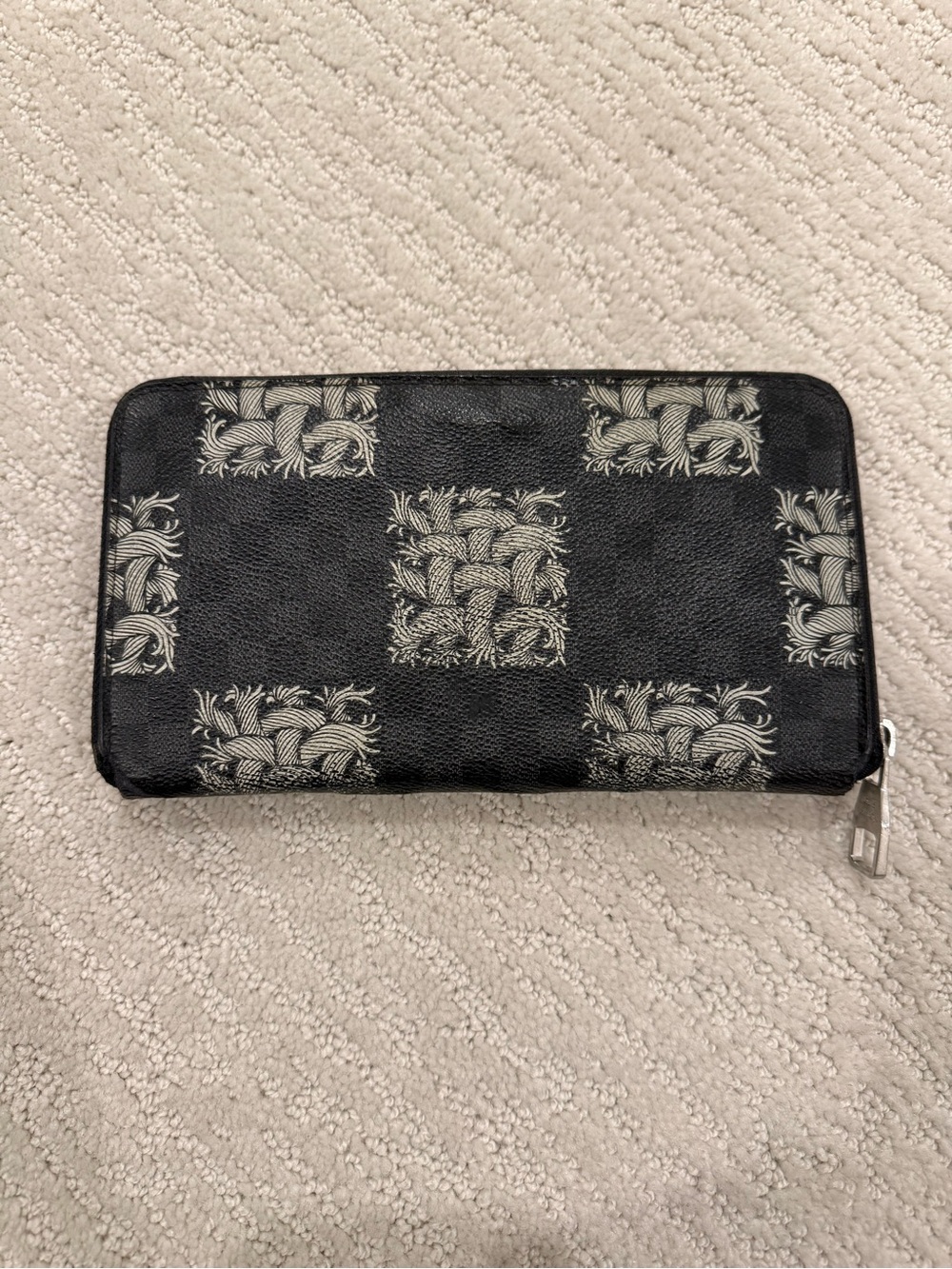 Louis Vuitton x Christopher Nemeth limited edition damier print zippy organizer